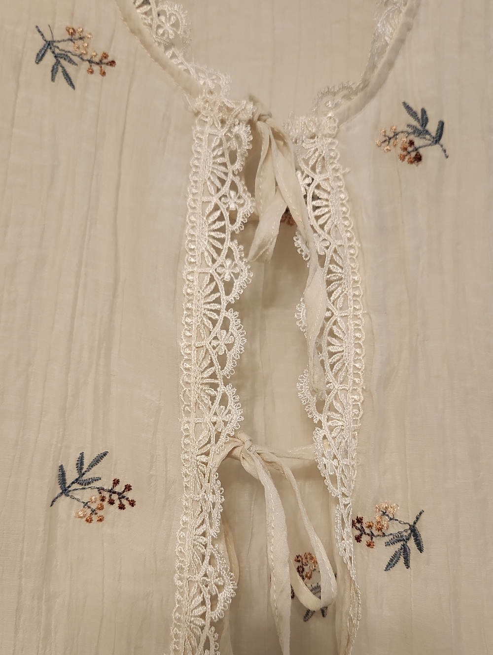 Caroline Constas Sleeveless Floral Embroidered Tie-Front Lace Trimmed Top - Picture 2 of 8